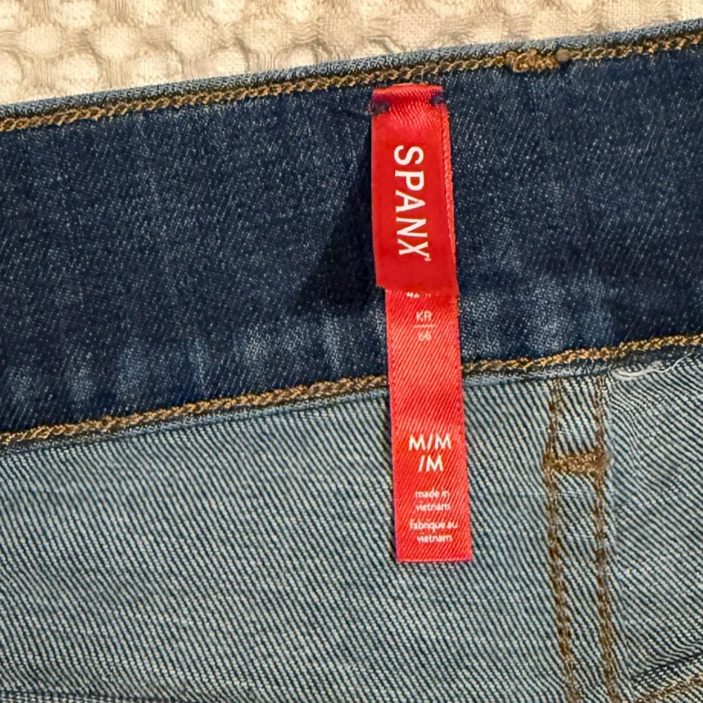 SPANX Cropped Wide Leg Shaping Jeans M - Picture 13 of 15